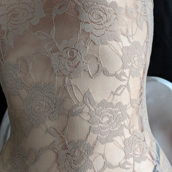 Peak-a-boo Floral lace top/intimate - Picture 5 of 7